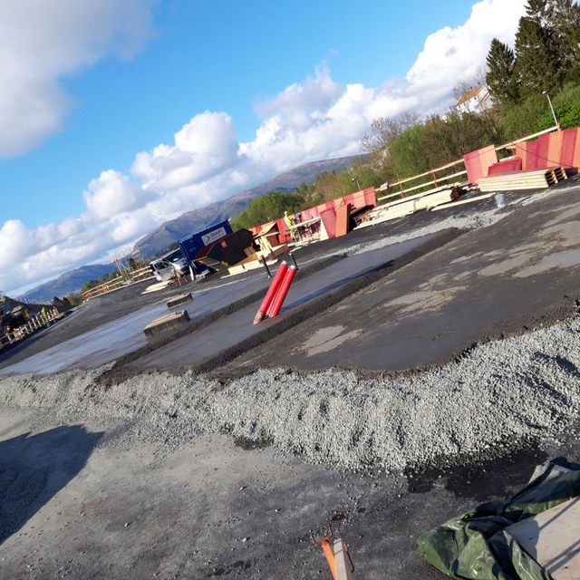 Ny asfalt lagt på grushaug